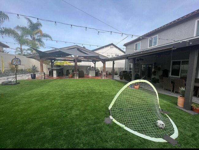 Building Photo - Beautiful 4 bedrooms 2.5 bathrooms in East...