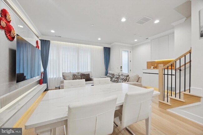 Building Photo - 3001 Sedgeview Walk