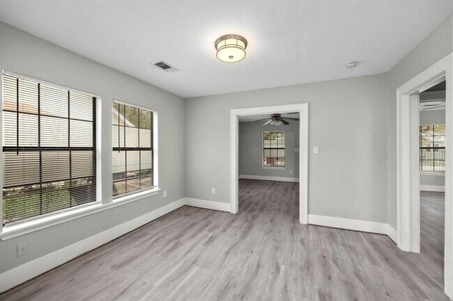 Building Photo - 4605 Beggs St
