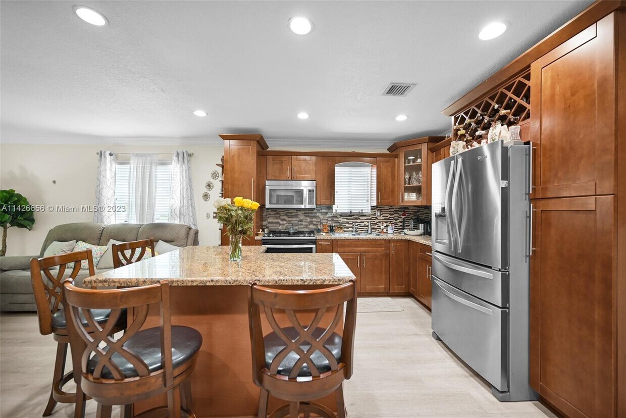 6768 NW 182nd St Unit 101, Hialeah, FL 33015 Condo for Rent in Hialeah, FL