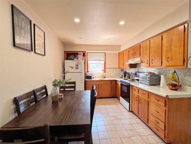 Building Photo - 47 1st St Ext