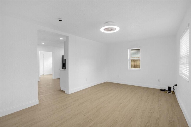 Foto del edificio - 812 W Miller St