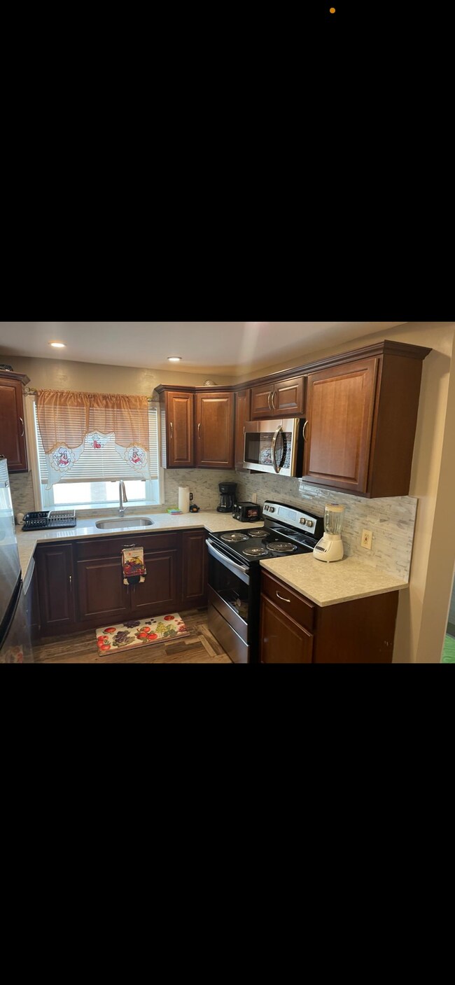 Kitchen - 1574 E 98th St