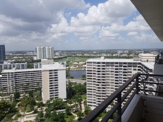 Foto del edificio - 2500 Parkview Dr