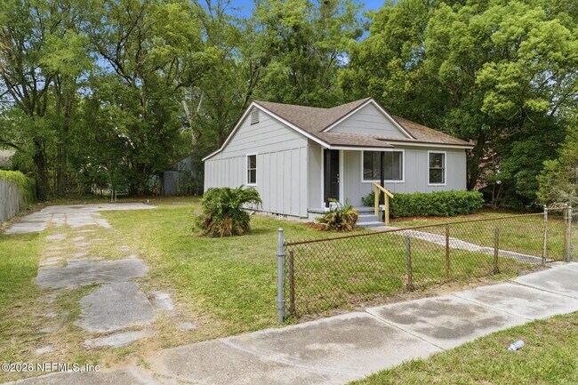 Foto del edificio - 3055 2nd St Cir