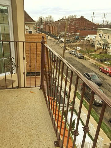 Building Photo - 451 Walnut St