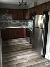 Building Photo - 304 Simcoe St S