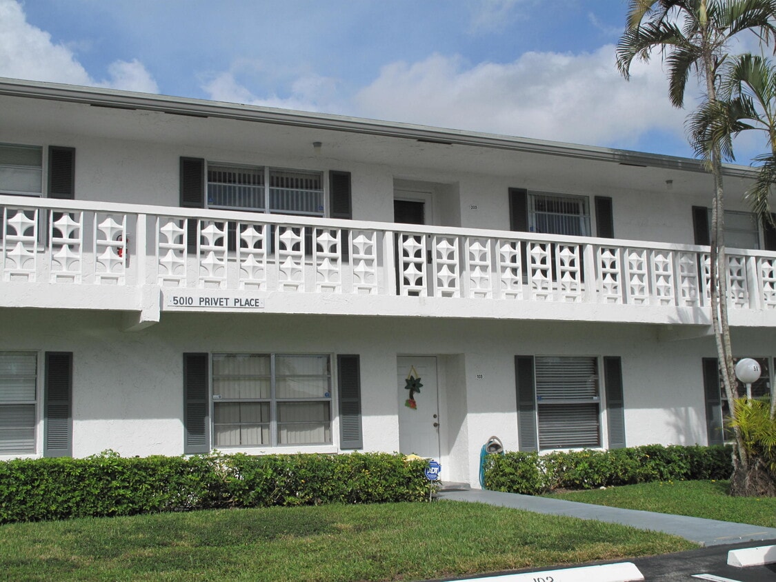 5010 Privet Pl Unit 203, Delray Beach, FL 33484 Condo for Rent in