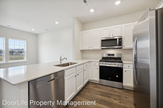 Building Photo - 3 br, 2.5 bath House - 149 S. Harner Blvd