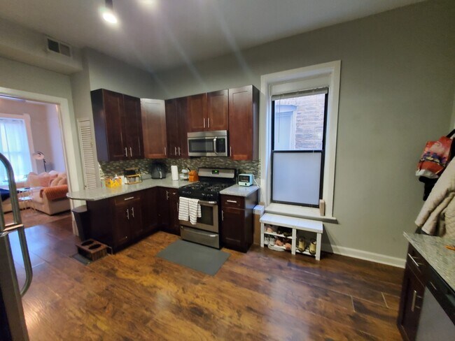 Foto del edificio - 1528 N Ashland Ave