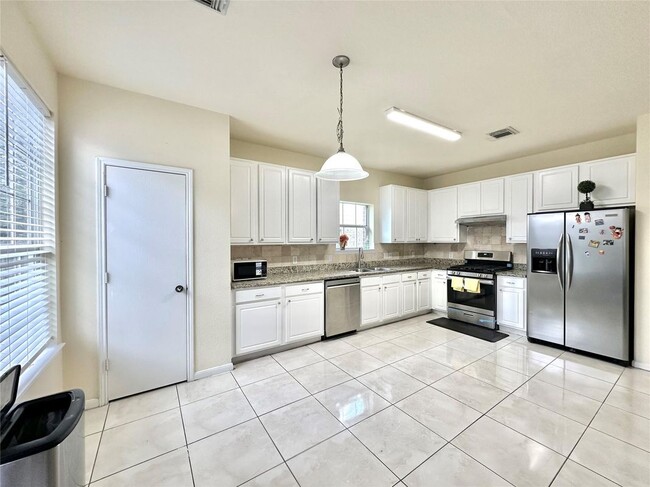 Building Photo - 2214 Bristol Bend Ln