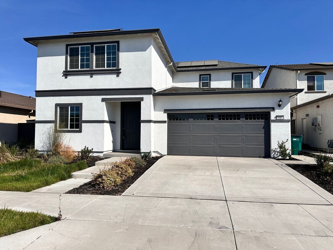 Foto principal - New Home in Westlake Villages
