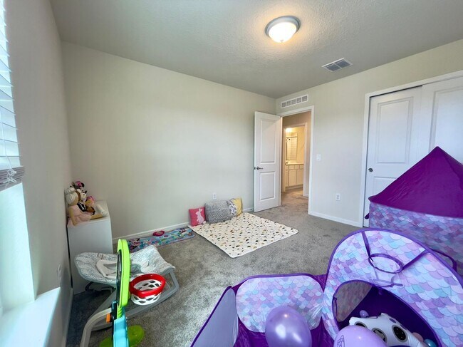 Building Photo - 2143 Charming Ave