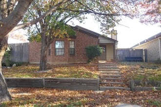 Building Photo - 2710 Bridge Lake Dr