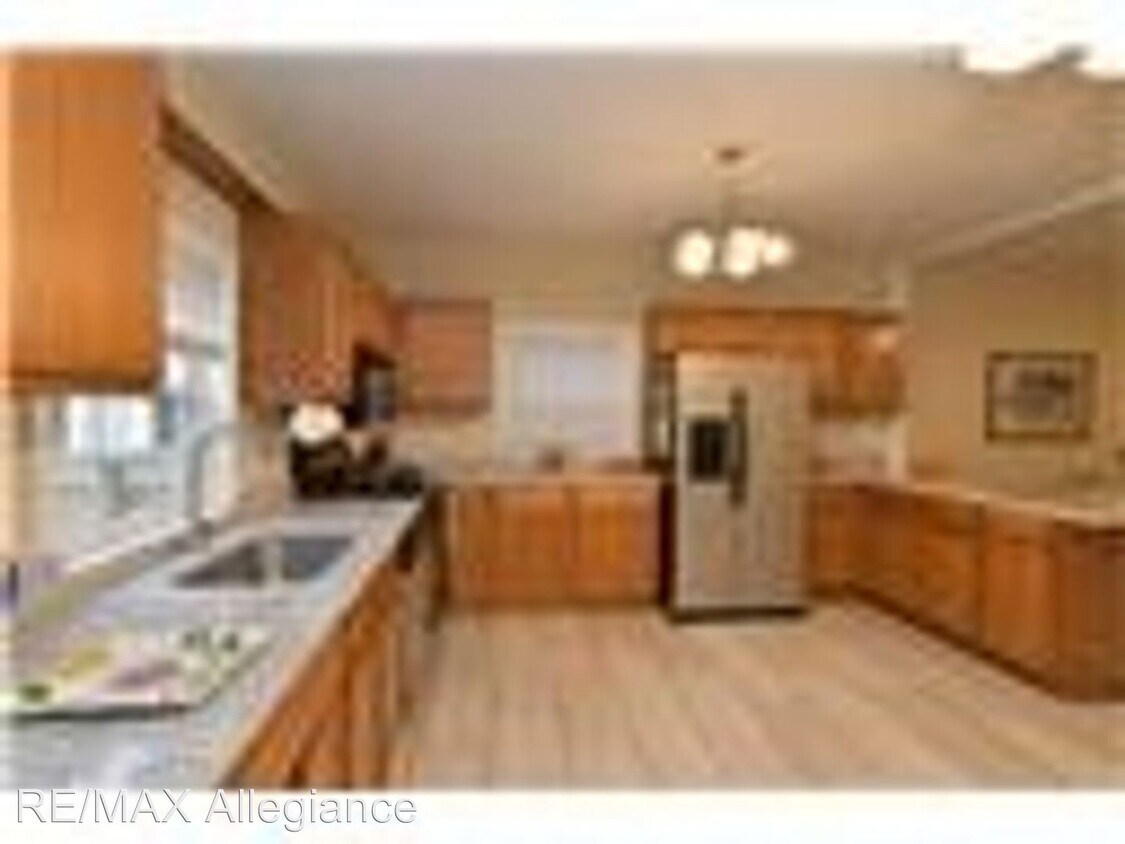 Foto principal - 4 br, 2.5 bath House - 1430 W. 38TH STREET