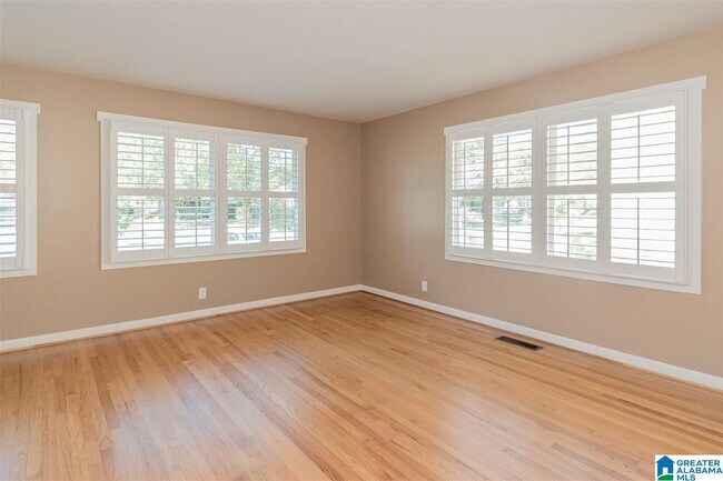 Foto del edificio - 615 Broadway St