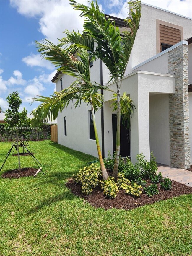 Foto del edificio - 965 NE 211th St