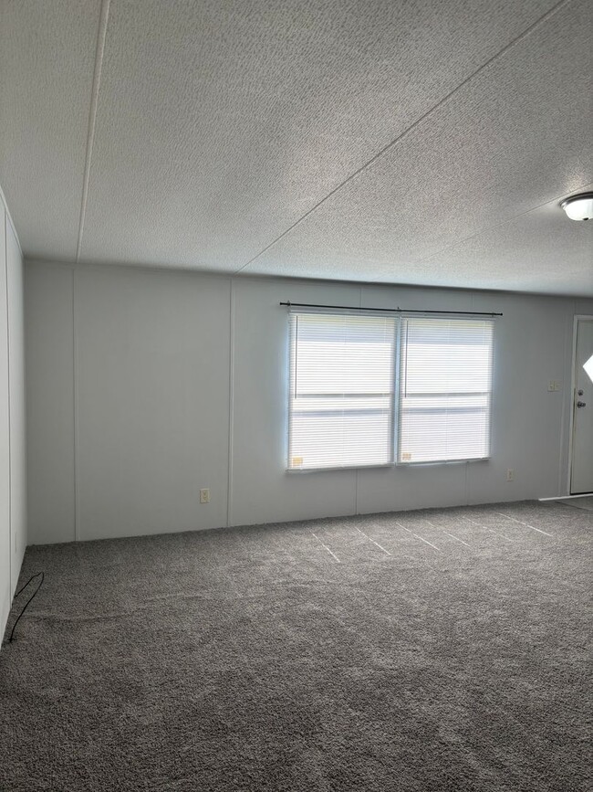 Building Photo - Wedgefield Community