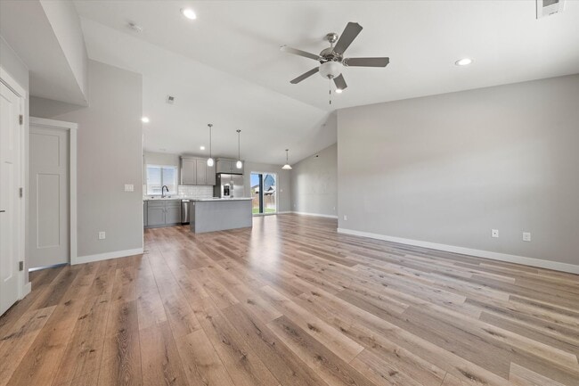 Building Photo - Newer Home in Quiet Neighborhood