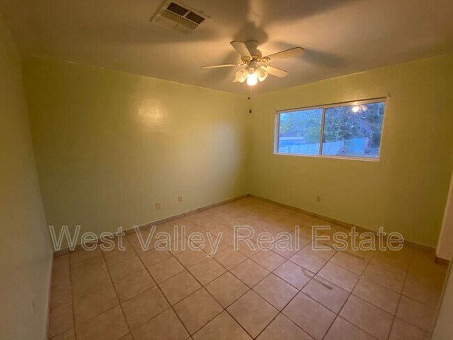 Building Photo - 904 Stanislaus St