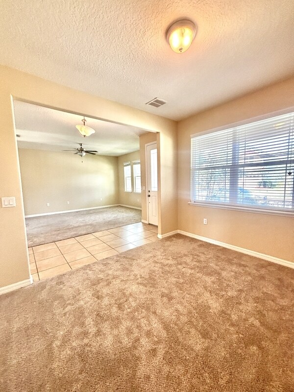 Foto del edificio - 8554 Tallfield Ave