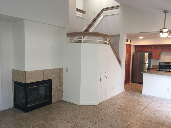 Foto del edificio - Updated End Unit 3 Bedroom Townhome