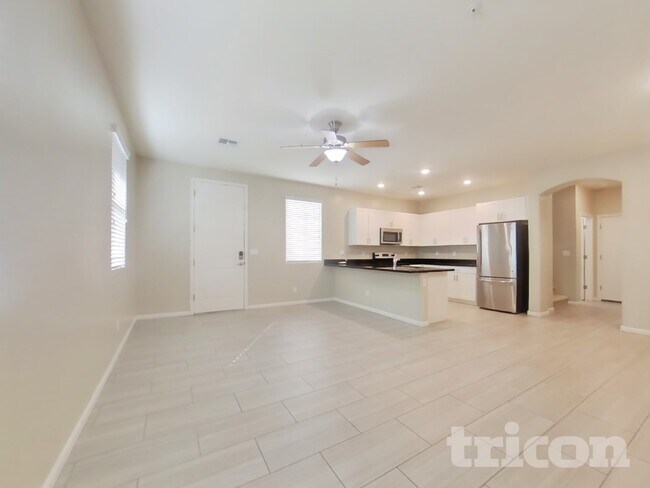 Foto del edificio - 12583 W Gentle Rain Rd