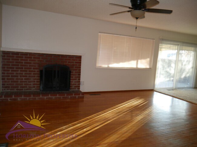 Foto del edificio - Bright 3 bed 2 bath 1,356 sq. ft. Single Family Home In Woodland