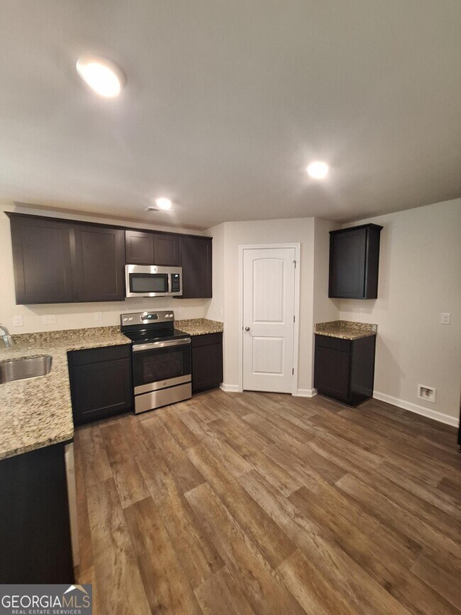 Building Photo - 349 Lusitano Trce