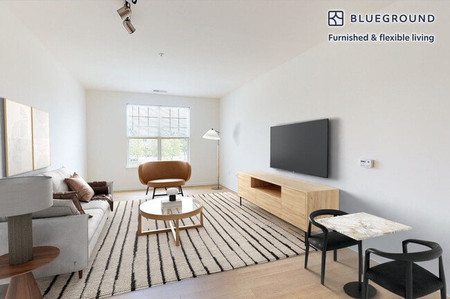 Building Photo - 1700 E 5th St