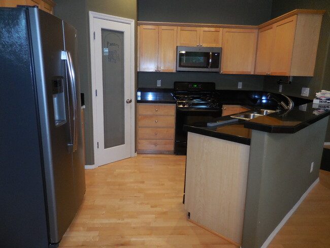 Building Photo - 16914 NW Shadow Hills Ln