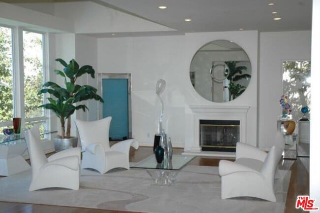 Building Photo - 14445 Mulholland Dr