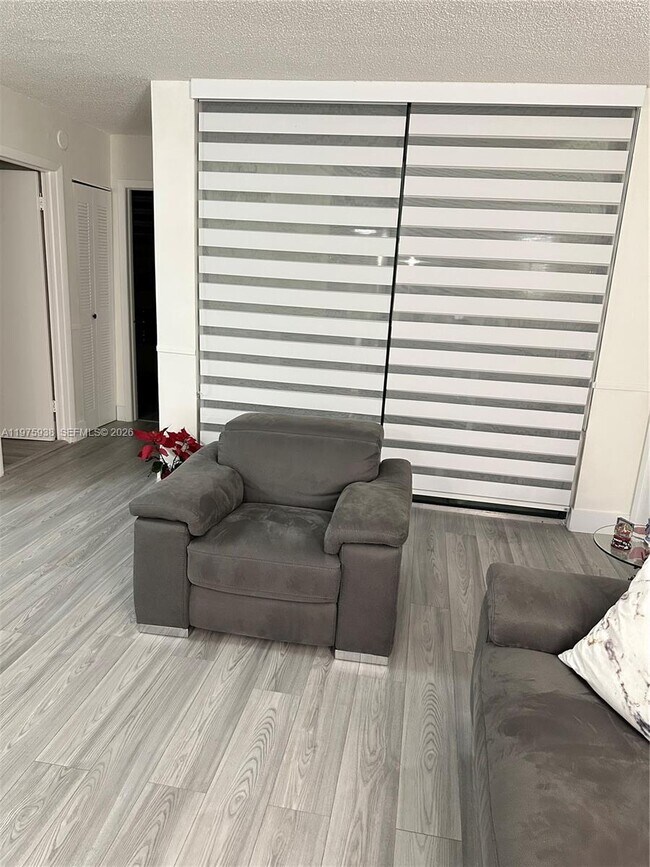 Foto del edificio - 2055 SW 122nd Ave