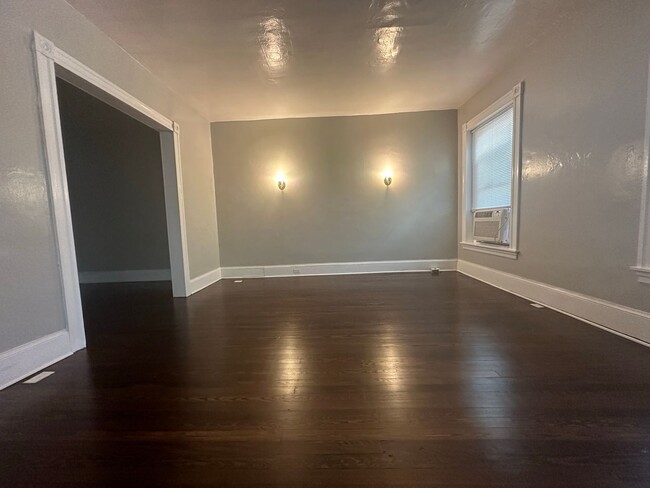 Building Photo - Four-bedroom townhouse in Baltimore