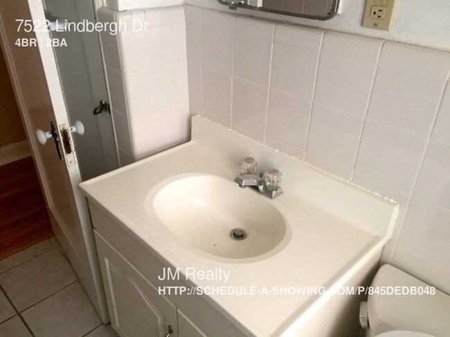 Foto del edificio - 7522 Lindbergh Dr