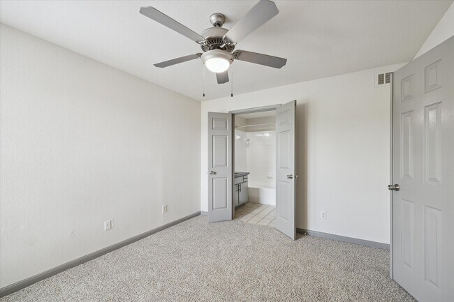 Foto del edificio - 1710 W T C Jester Blvd