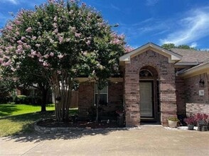 Building Photo - 700 Auburndale Dr