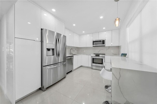 Building Photo - 901 Cypress Grove Dr