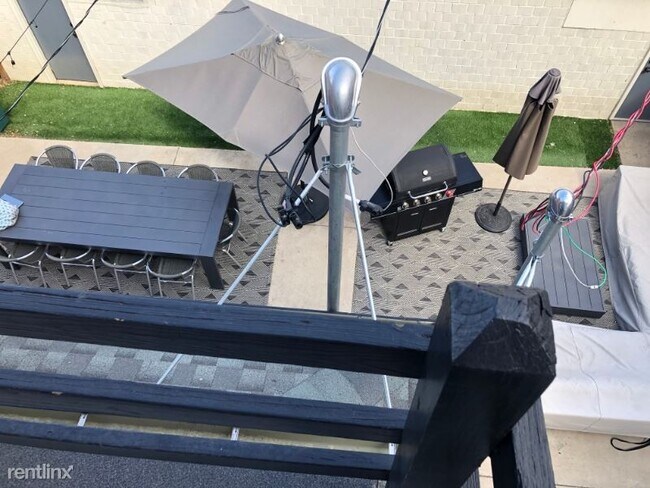 Foto del edificio - 1266 N Lafayette St