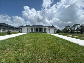Building Photo - 873 Duplex St E