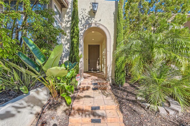 Building Photo - Don't miss out on this 4 Bedroom/ 4.5 Bath...
