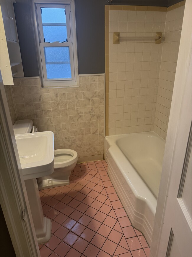 Building Photo - 4036 Homelawn Ave