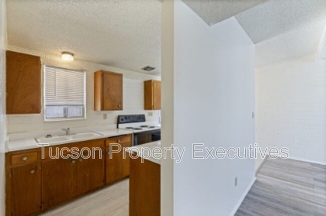Building Photo - 4246 E Pima St