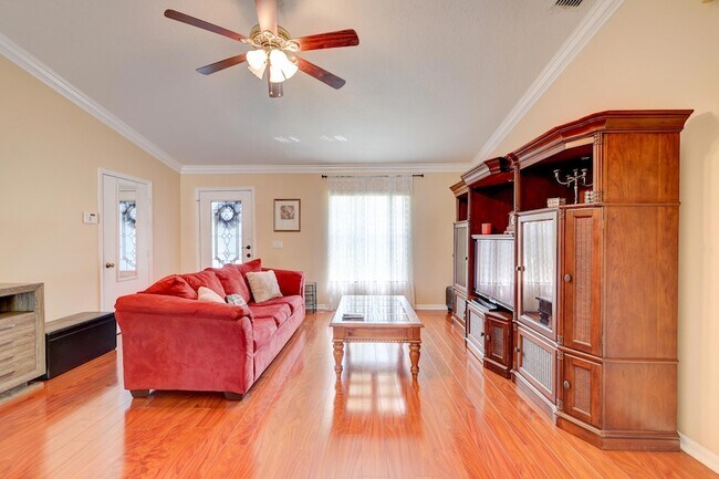 Foto del edificio - 1838 SE Genaro Terrace