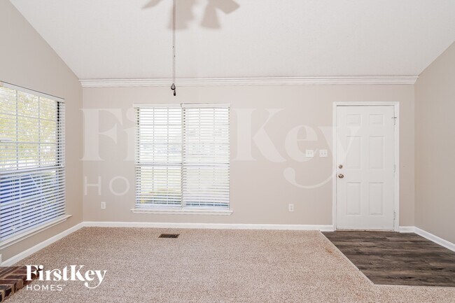Foto del edificio - 6768 Crossbrook Ln