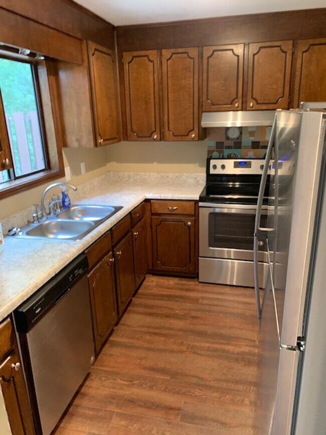 Foto del edificio - 317 Rock Knoll Dr