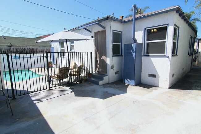 Building Photo - 2576 S Sepulveda Blvd