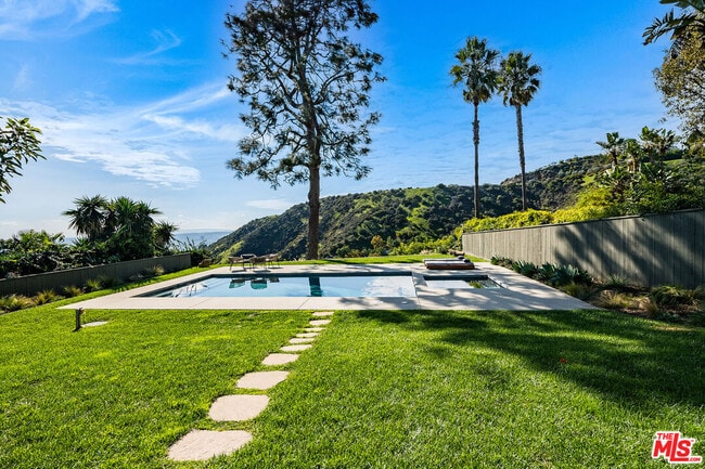 Building Photo - 2431 Carman Crest Dr