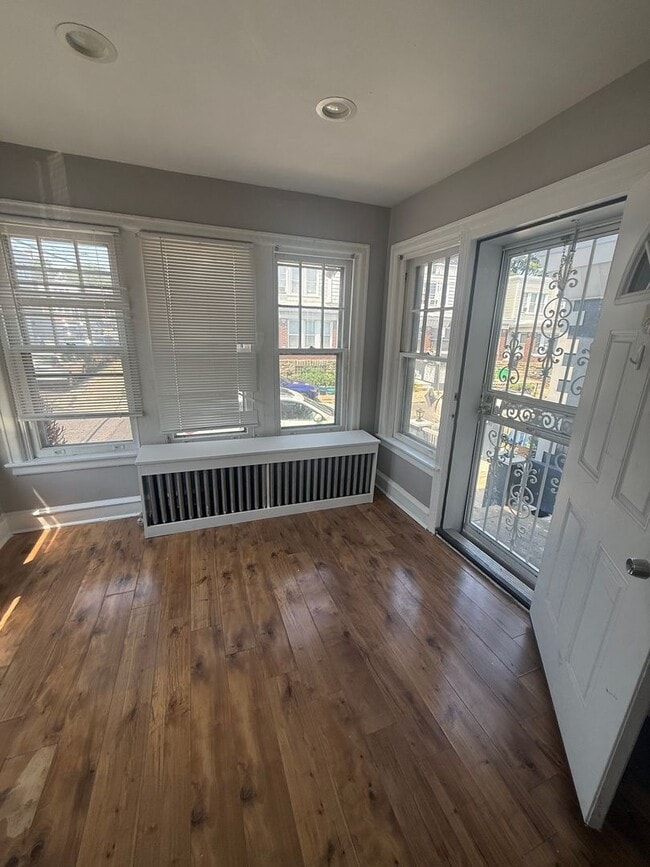 Building Photo - 270 Rosemar St