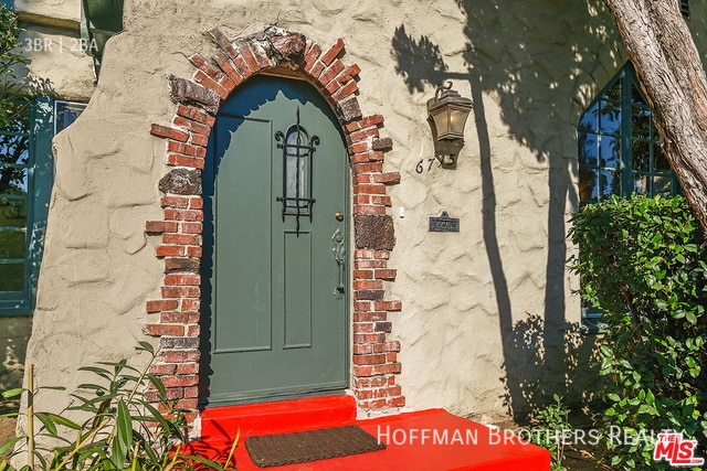 Building Photo - 302 N Mansfield Ave